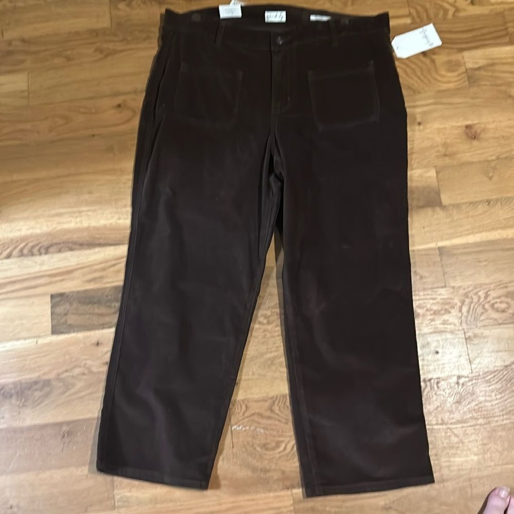 Wonderly Vintage Straight Corduroy Cropped High Rise Pants. Size 16W NWT